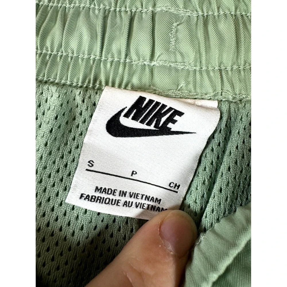 Nike Club Sportswear Flow Shorts Green Woven‎ Lined Sporty & Versatile Relaxed